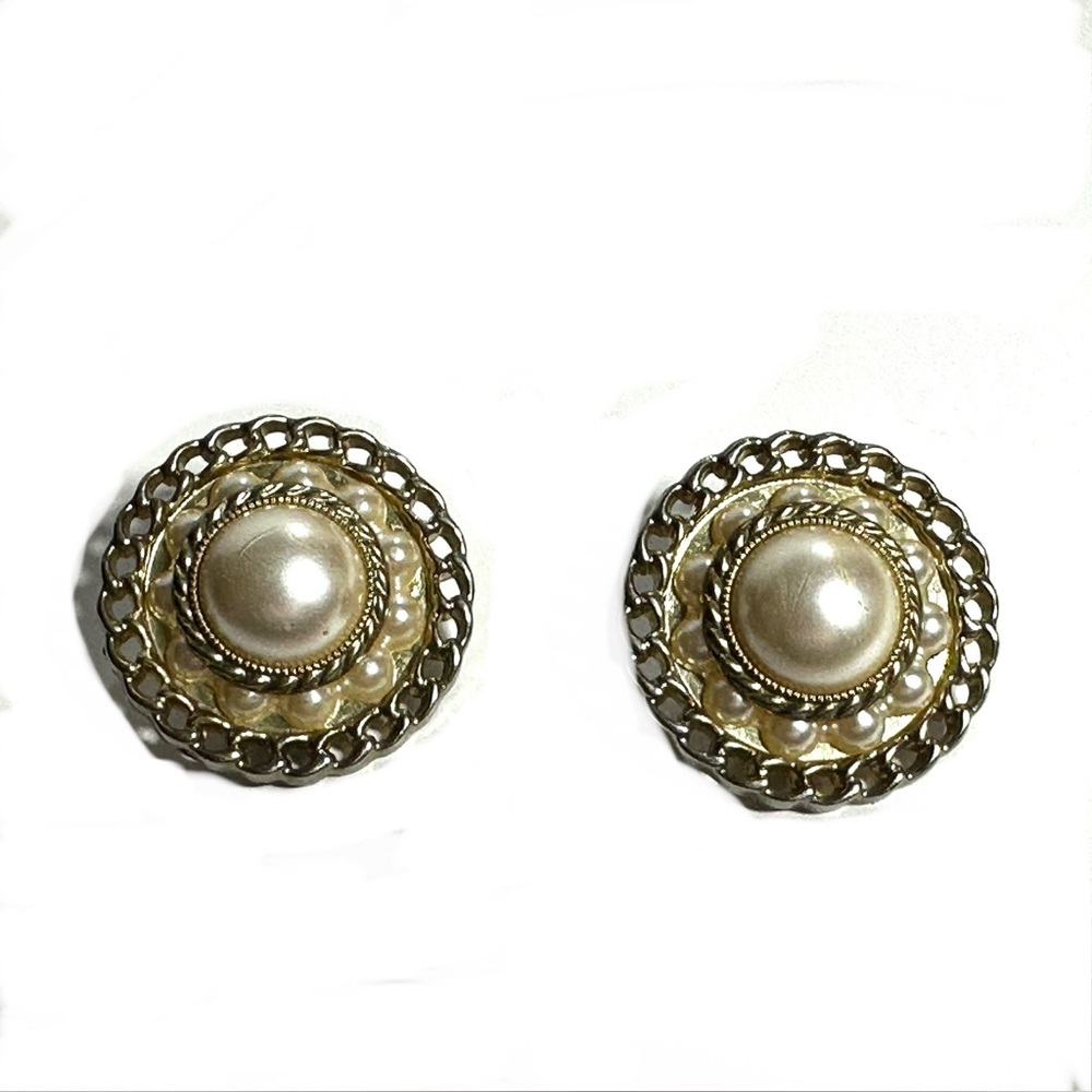 Vintage Gold Tone Simulated Pearl Clip On Earrings Retro Office Glam 1980s